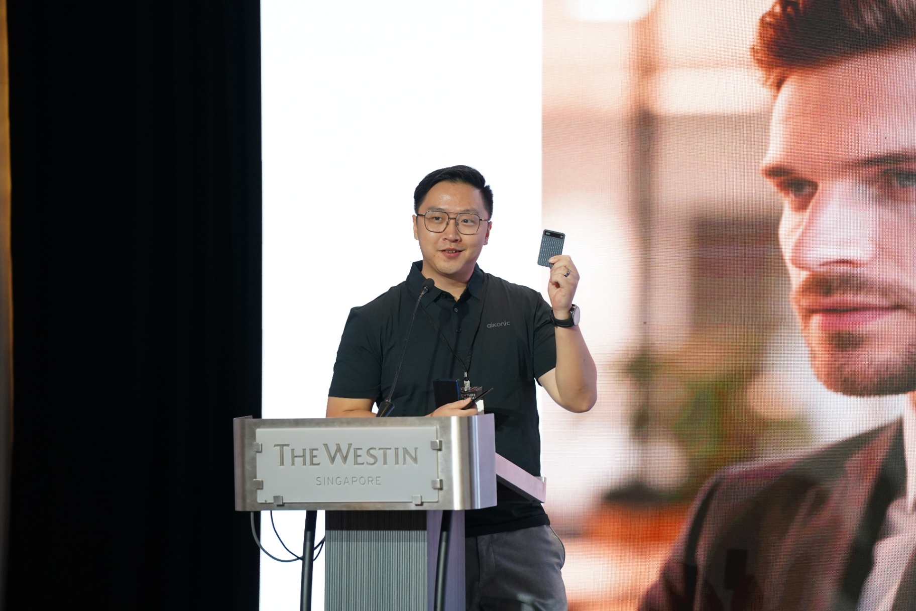 Aikonic founder pitching on stage